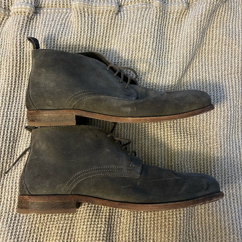 Wolverine Men's Gray Suede Chukka Boots